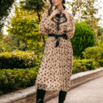 Φόρεμα midi μπεζ από δαντέλα