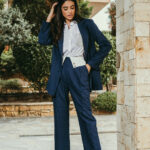 Κοστούμι μπλε με λεπτή άσπρη ρίγα