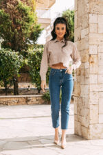 Πουκάμισο crop top καφέ με λεπτή άσπρη ρίγα - Image 6