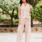 Σετ λινό γιλέκο-παντελόνι με λουλούδια καφέ