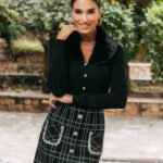 Μπλούζα πλεκτή μαύρη με αποσπώμενη γούνα