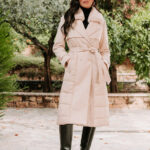 Μπουφάν μπεζ με γιακά γούνα