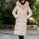 Μπουφάν μπεζ με κουκούλα και αποσπώμενη γούνα