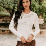 Μπλούζα πλεκτή άσπρη με στρας και χάντρες