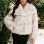 Γούνα εκρού με μεγάλο γιακά