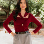 Μπλούζα cut out με κοσμήματα μπορντώ