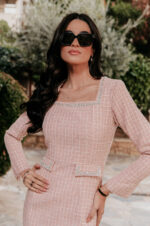 Φόρεμα midi tweed με στρας ροζ - Image 7