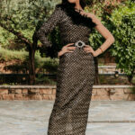 Φόρεμα maxi με παγιέτες και πούπουλα μαύρο-χρυσό