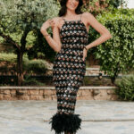 Φόρεμα midi με παγιέτες και πούπουλα