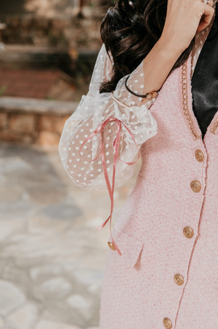 Φόρεμα mini tweed με διαφάνεια και γραβάτα ροζ - Image 7