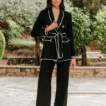 Κοστούμι tweed μαύρο με χρυσά κουμπιά