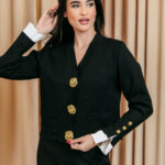 Ζακέτα πλεκτή μαύρη με χρυσά κοσμήματα