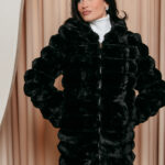 Γούνα μαύρη οικολογική με κουκούλα