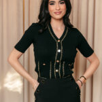 Μπλούζα πλεκτή μαύρη με χρυσά κουμπιά