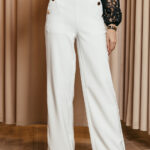 Παντελόνι άσπρο με διακοσμητικά κουμπιά
