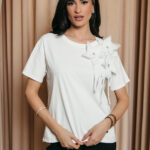 Μπλούζα κοντομάνικη άσπρη με 3D λουλούδι και πέτρα στρας