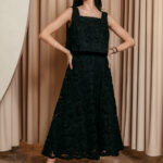 Σετ μπλούζα-φούστα μαύρη με ανάγλυφα λουλούδια