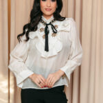 Πουκάμισο εκρού με πέτρες και φραμπαλά