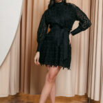 Φόρεμα midi κιπούρ μαύρο με ζώνη