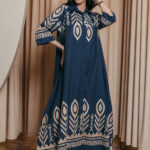 Φόρεμα maxi τζιν με καφέ μοτίβο