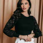 Μπλούζα πλεκτή με σιθρού και ανάγλυφα μανίκια μαύρη