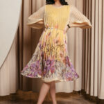 Φόρεμα midi floral κίτρινο με ζώνη αλυσίδα