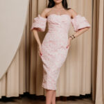 Φόρεμα midi baby pink off shοulder balloon με ανάγλυφο floral