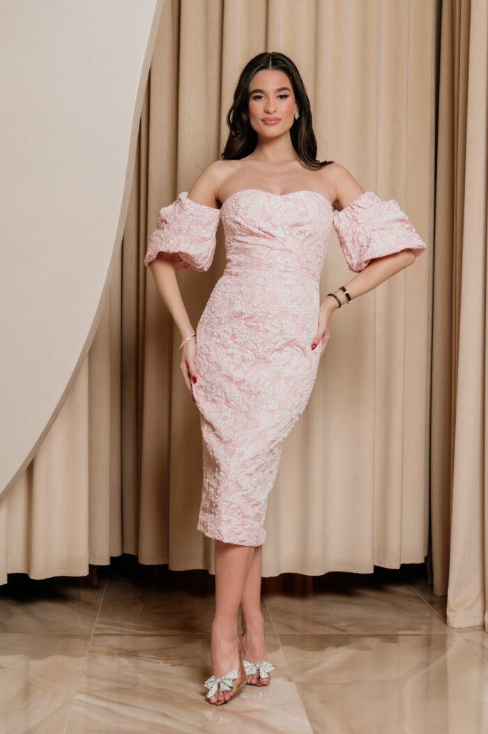 Φόρεμα midi baby pink off shοulder balloon με ανάγλυφο floral