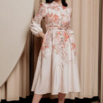 Φόρεμα maxi floral εκρού με κουμπιά κοσμήματα