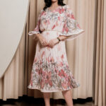 Φόρεμα midi floral ροζ με ζώνη αλυσίδα