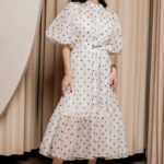 Φόρεμα maxi εκρού πουά με balloon μανίκια