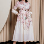 Φόρεμα maxi floral εκρού με κουμπιά κοσμήματα και υφασμάτινη ζώνη