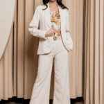 Κοστούμι μπεζ με ζώνη