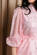 Φόρεμα maxi με στρας baby pink - Image 10