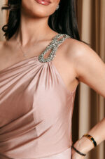 Φόρεμα maxi one shoulder με πέτρα στρας σομόν - Image 8