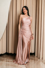 Φόρεμα maxi one shoulder με πέτρα στρας σομόν