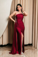 Φόρεμα maxi one shoulder με πέτρα στρας βουργουνδί