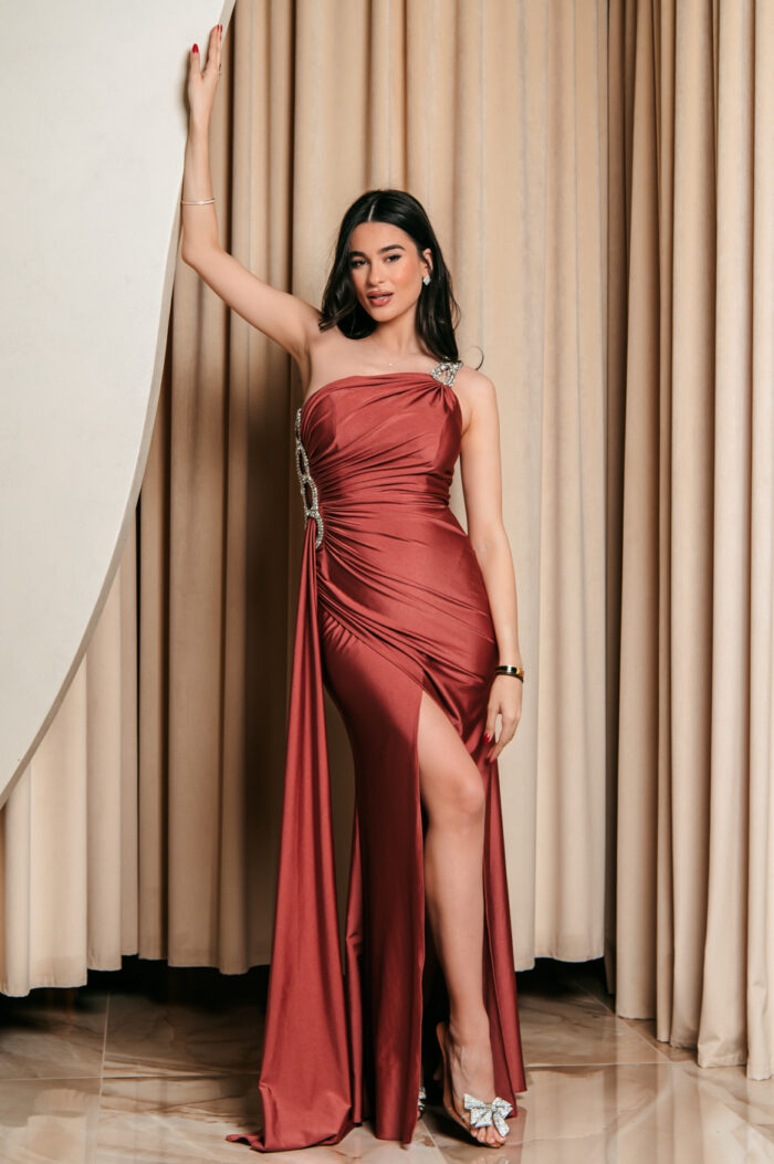 Φόρεμα maxi one shoulder με πέτρα στρας σάπιο μήλο - Image 4