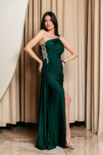 Φόρεμα maxi one shoulder με πέτρα στρας κυπαρισσί - Image 4