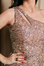 Φόρεμα maxi cut out one shoulder με παγιέτα rose - Image 7