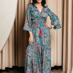 Σετ μπλούζα-φούστα με λαχούρ και χρυσοτυπία aqua με φουξ