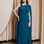 Φόρεμα maxi πλισέ με κεντημένες χάντρες πετρόλ