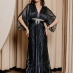 Φόρεμα maxi πλισέ με πέτρα στρας μπλε ιριδίζον