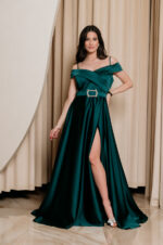 Φόρεμα maxi σατέν off shoulder κυπαρισσί με ζώνη