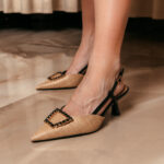 Γόβες μυτερές open heel ψάθινη με στρας