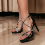 Πέδιλα με πολλαπλά λουράκια και στρας