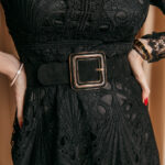 Ζώνη μαύρη ελαστική με χρυσή τόκα και velvet λεπτομέρειες