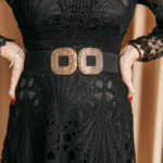 Ζώνη μαύρη ελαστική με χρυσή τετράγωνη τόκα