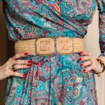 Ζώνη μπεζ ψάθινη ελαστική με χρυσή τετράγωνη τόκα