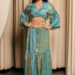 Σετ μπλούζα-φούστα με λαχούρ και χρυσοτυπία aqua